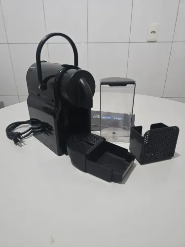 Cafeteira Nespresso Inissia Preta, 110v D40