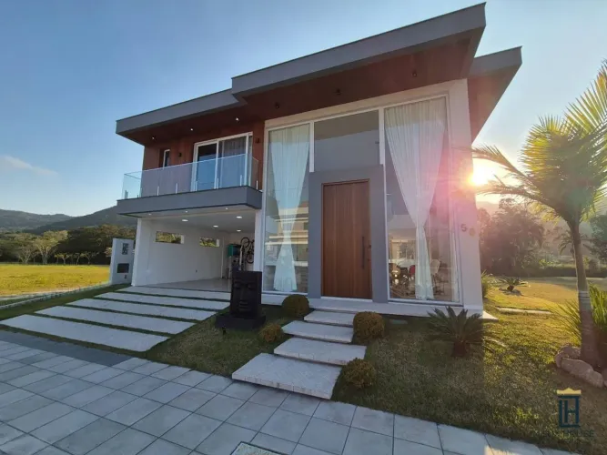 Mansão em condomínio de luxo