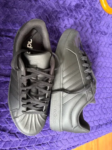 Tênis Adidas