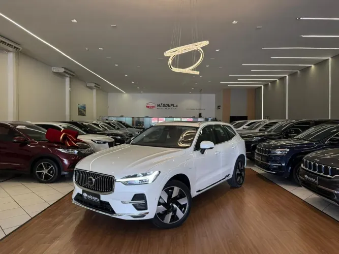 Volvo XC-60 T-8 Ultimate 2.0 AWD (híbrido) 2024