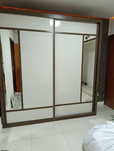 Guarda roupa casal com espelho