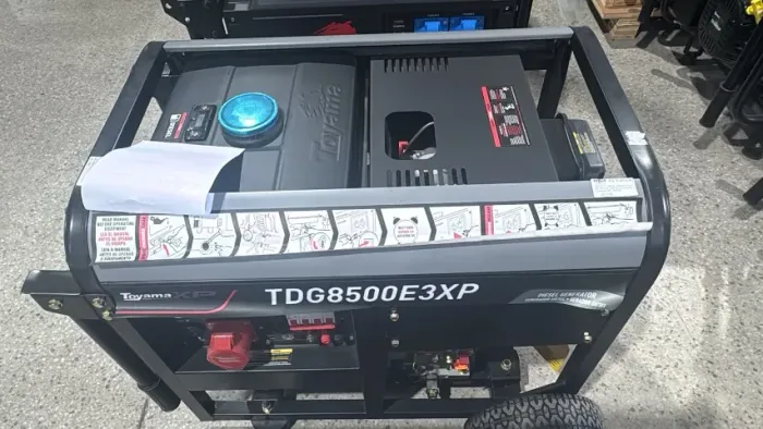 GERADOR A DIESEL TRIFASICO 380V 7,5 KVA PARTIDA MANUAL E ELETRICA AVR TDG8500E3XP - TOYAMA