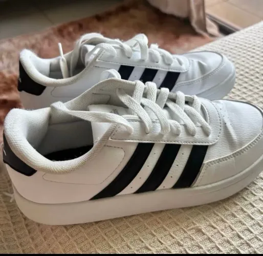 Tênis adidas