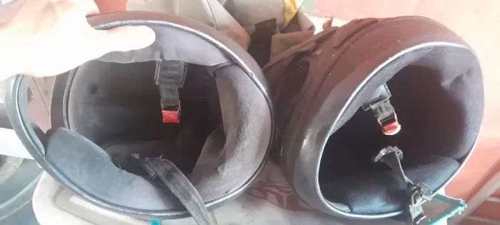 2 capacetes todos bons pra rodar de marcas ,cuida 100 os dois