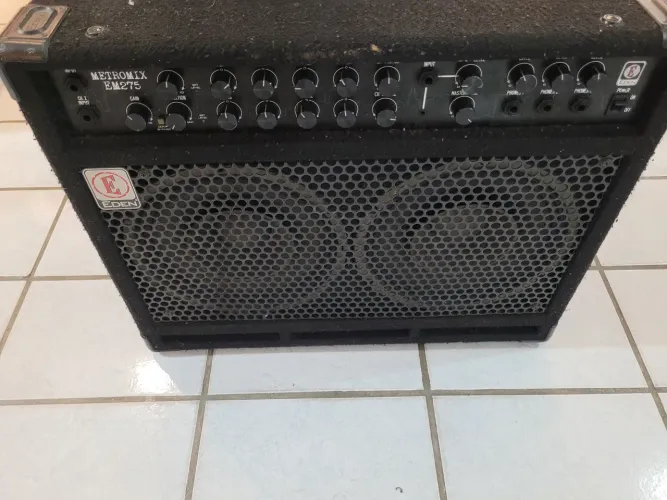Amplificador Eden para bass/ guitarra/ teclado e até bateria eletrônica 