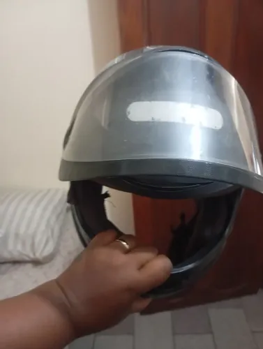 Vendo os 2 capacetes por 50 conto