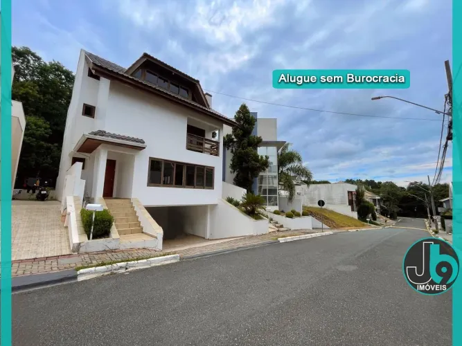 Casa em Condomínio para Alugar no Orleans 356m² com 3 quartos, 2 suítes, 2 lareiras e 4 va