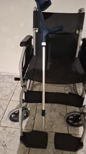 Cadeira de rodas e amoleta