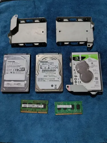 3 HD de Ps4 + memórias de notebook