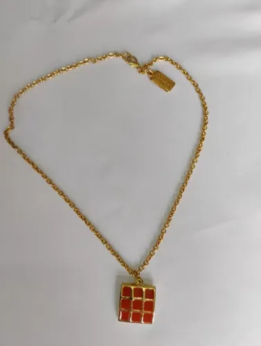 Colar banhado a ouro - Marca de luxo Fabrizio Giannone com pingente quadrado terracota
