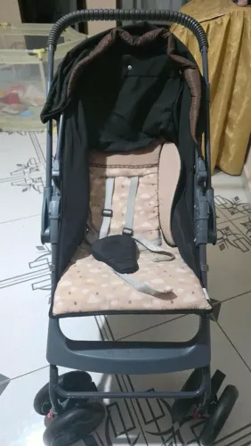 Carrinho de bebê semi novo , 350,00