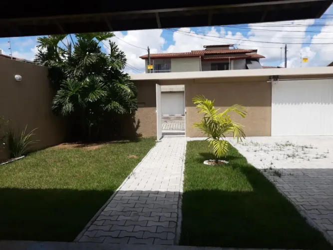 VENDE CASA AMPLA NO ALAMAR