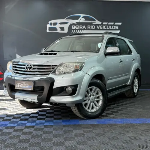 Toyota Hilux SW4 SRV D4-d 4X4 3.0 TDI Dies. AUT 2015