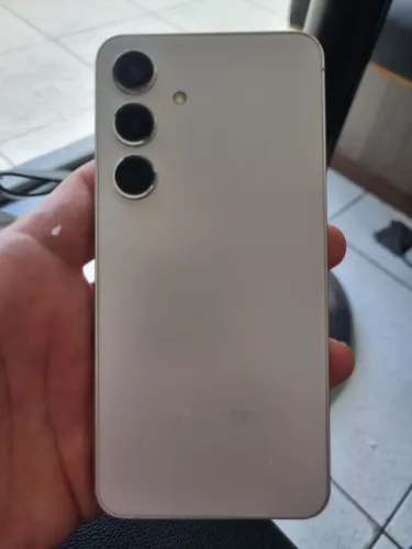 Samsung Galaxy S24 128GB - Impecável / Estado de Novo / Sem Marcas de Uso
