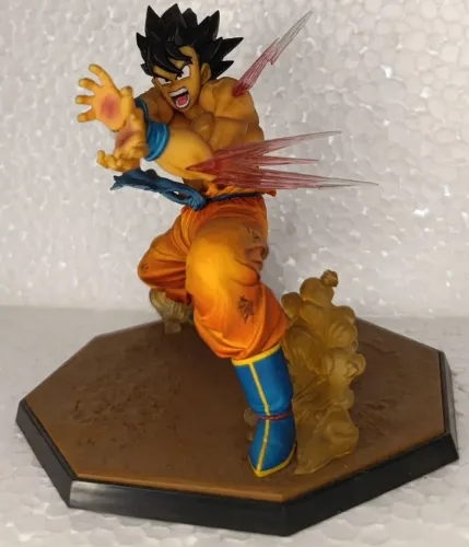 Action Figure Goku Kaio-Ken - Dragon Ball Z (Battle Version)