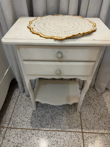 Criado em madeira
