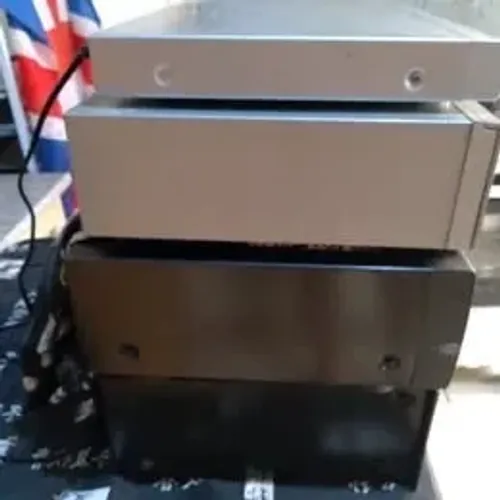 Vende se 2 aparelho de som  um receiver da GRADIENTE  e um tap deck da AKAI  