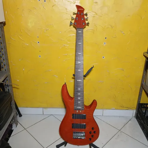 Baixo yamaha 6 cordas