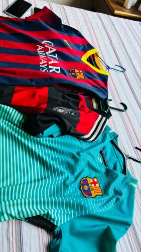 Vendo roupas camisas, calçados, calças tudo masculino.