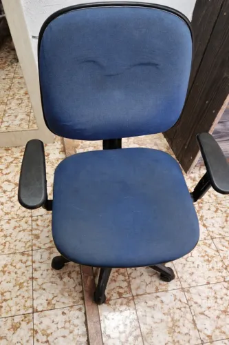 ? Cadeira de escritório + mesa de trabalho