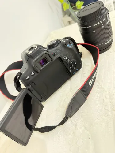 Canon EOS Rebel T6i