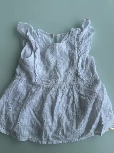Vestido Infantil Branco Bordado - Delicado e Elegante 