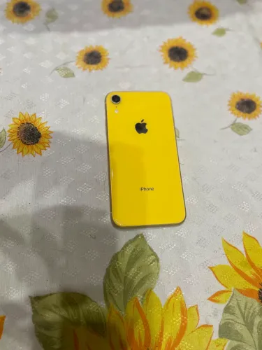 Iphone XR - Amarelo - Bateria 73%