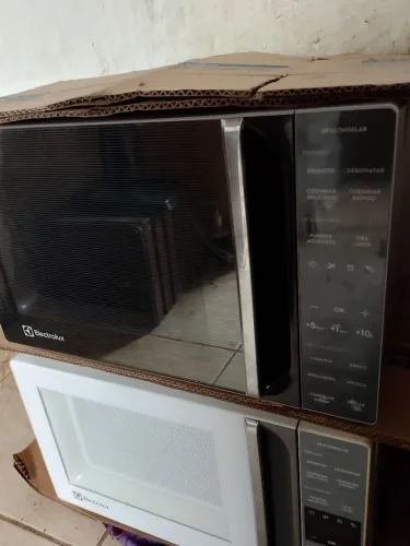 Microondas Eletrolux novo 23 litros