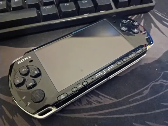 PSP 3010 original 8gb (bateria viciada)