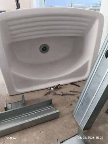 Tanque cerâmico branco de 25l aproximadamente