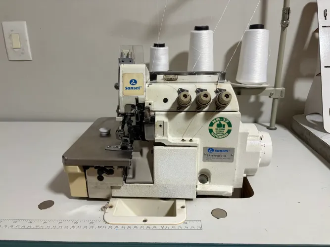 Overloque Industrial Sansei SA-M798D-3-04 - Completa