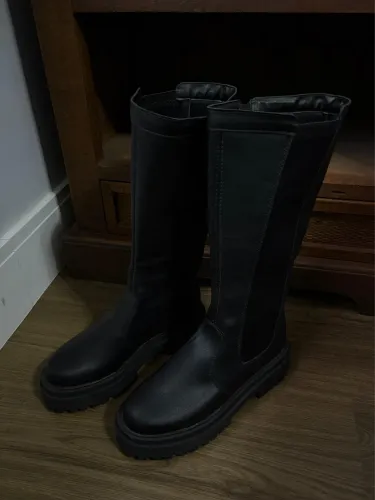 Bota Cano Alto Preta tamanho 37