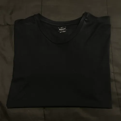 Camiseta dry fit preta e branca