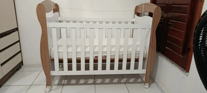 Berço semi novo 