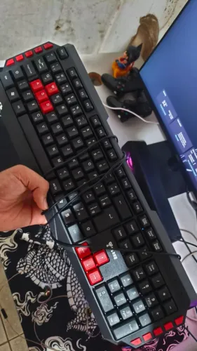 Teclado Gamer Clahm com teclas multimidia NOVO sem uso