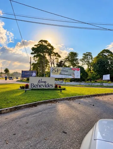 Vendo Lote no Residencial Nova Benevides. Na av principal.