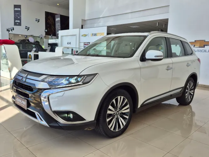 Mitsubishi Outlander HPE-S 2.2 Diesel 4X4 Aut. 2022