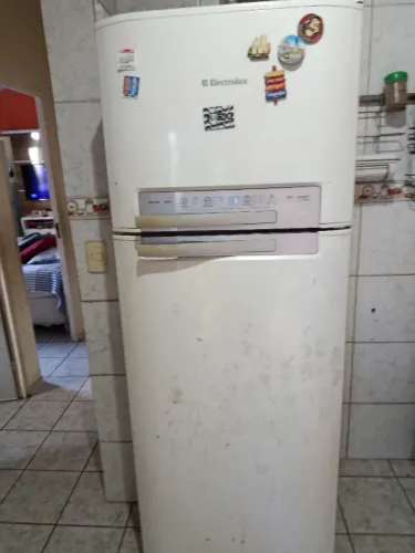 Geladeira frost free Eletrolux 470