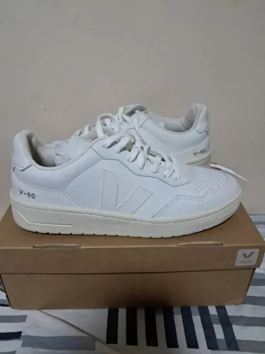 VEJA V-90 LEATHER WHITE