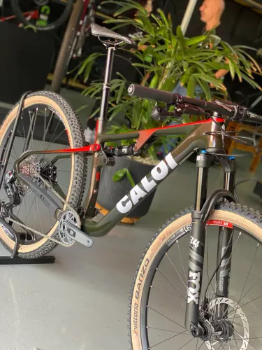 Caloi Elite Carbon Racing FS