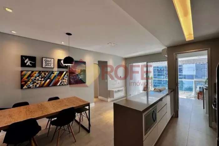 Apartamento de 68 m² à venda no Brooklin. São 2 quartos sendo 1 suíte. Banheiros com venti