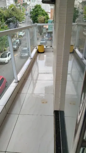 Alugo apartamento segundo andar , Campo Grande , ladeira da fonte . Na rua da concha .1/4.