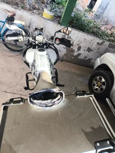 Moto sem detalhes, nova de tudo! Usada apenas em viagens de asfalto.