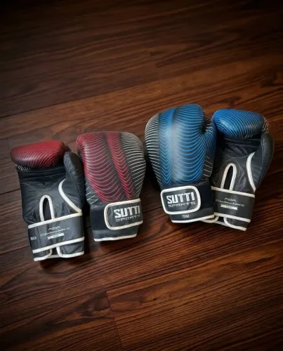 Pares de Luvas de Boxe / Muay Thai Sutti Sports (10oz) - R$ 150