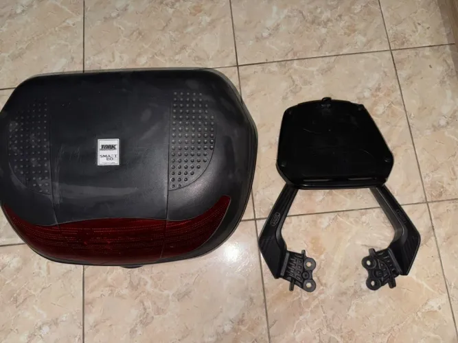 Vendo baú e suporte de Baú 300f