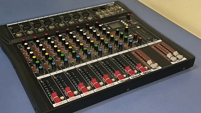 MESA DE SOM LELONG LE-711 - Mimixer de áudio versátil