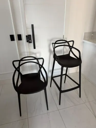 Conjunto 6 cadeira e 2 banquetas sem detalhes