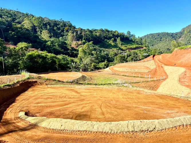 Santa Teresa, lindos terrenos em condominio fechado a 2 km do asfalto