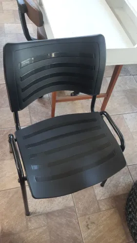 Cadeira fixa Empilhavel preta - nova