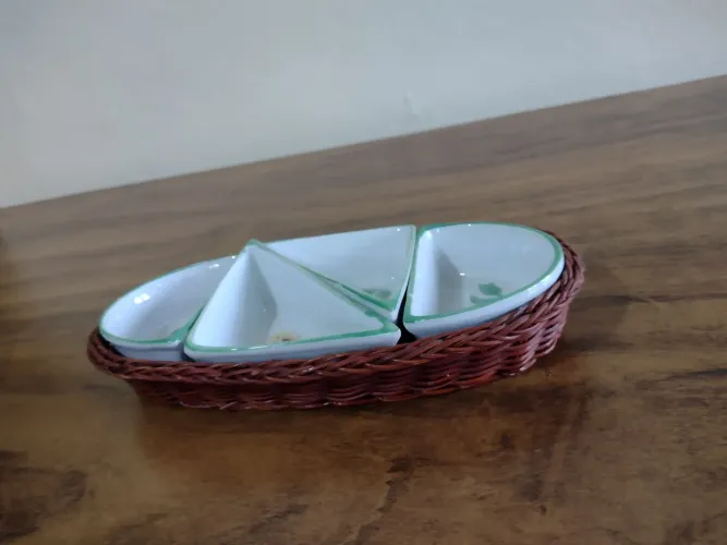 Jogo de Petisqueiras em Porcelana com Cesto de Vime